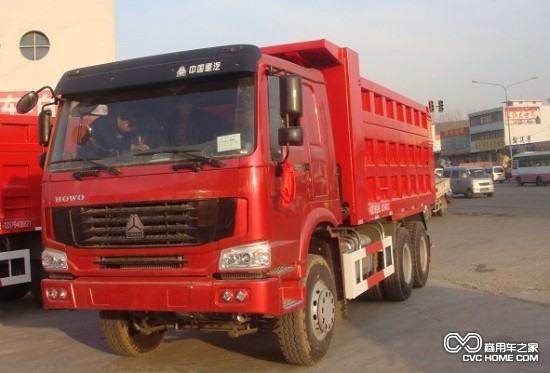 豪沃5.4米自卸車 商用車網(wǎng)報(bào)道