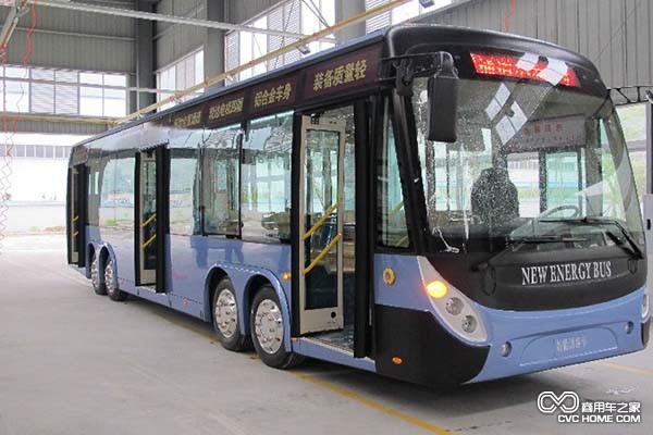 商用車之家 國內(nèi)首輛八輪輕量化低地板全電動客車下線