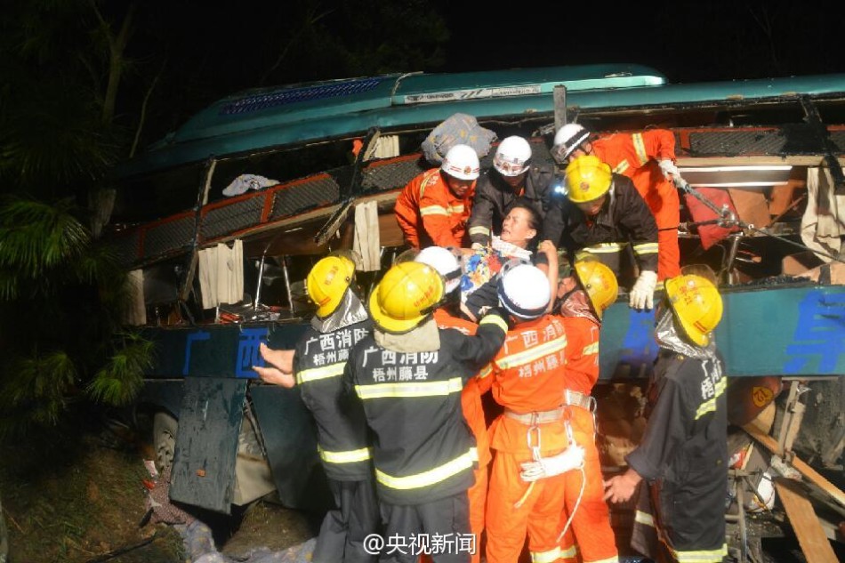 客車與貨車相撞10  商用車之家