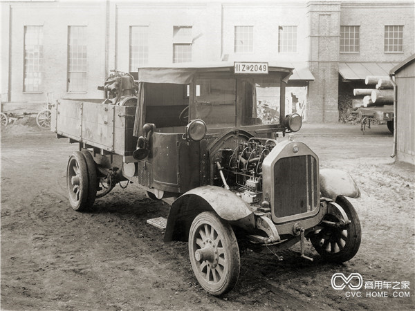 1924年，曼恩第一輛柴油直噴發(fā)動機(jī)卡車誕生。.jpg