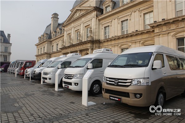 福田商務(wù)汽車系列展示產(chǎn)品.JPG